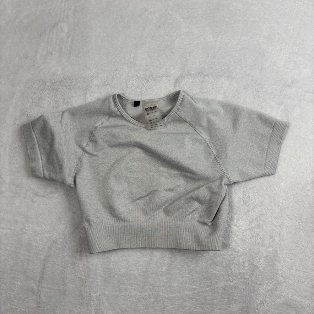 Bo+Tee Grey Fitted Cropped Sports Top Short Sleeve Shirt Women's Small‎